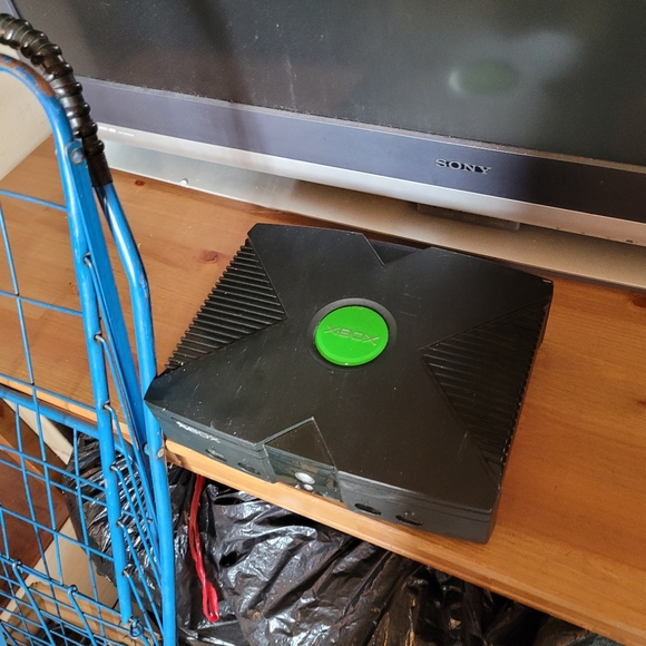 Tv,lite,xbox, shelves, - Picture 4 of 4